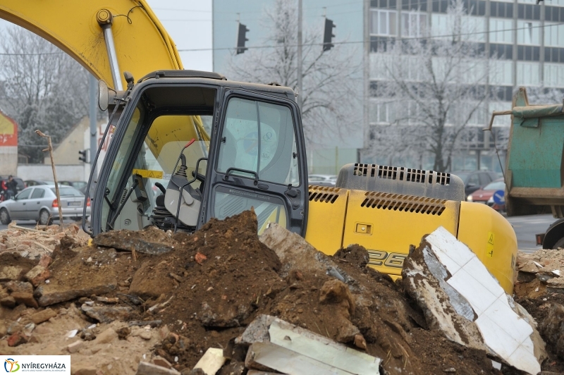 Kidőlt a munkagép - fotó Szarka Lajos