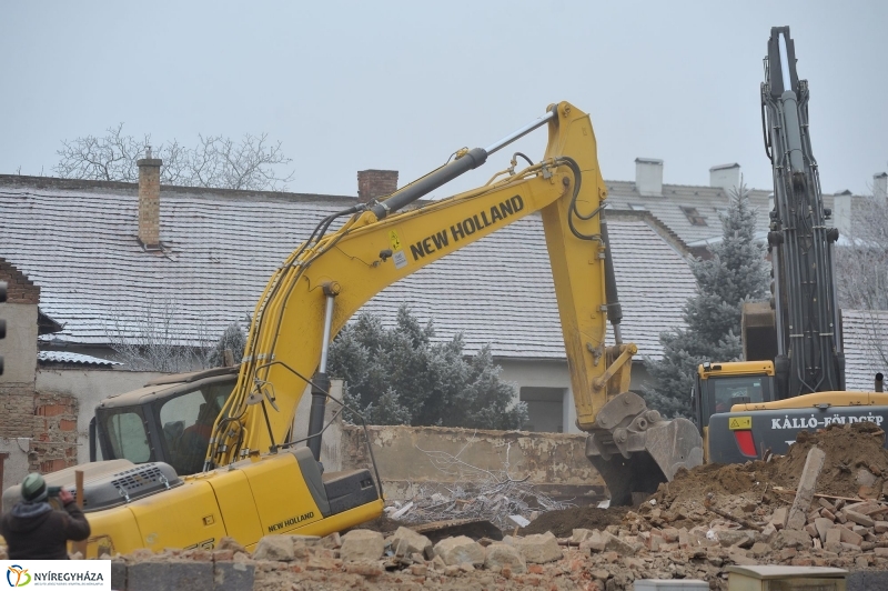 Kidőlt a munkagép - fotó Szarka Lajos