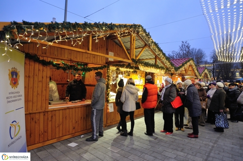 Ingyenes a lapcsánka 20161208 - fotó Szarka Lajos