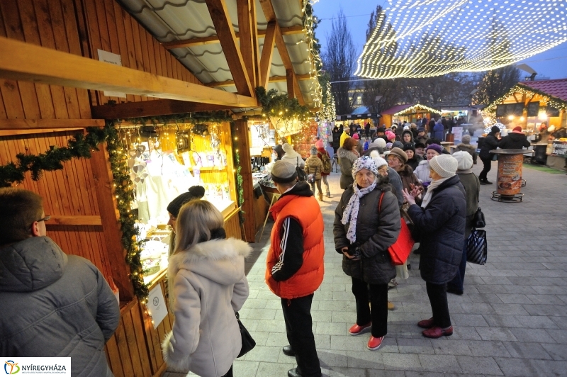 Ingyenes a lapcsánka 20161208 - fotó Szarka Lajos