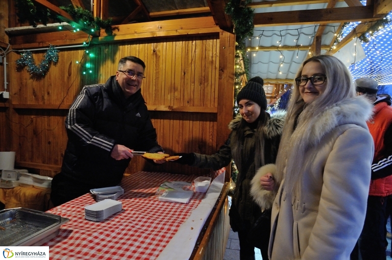 Ingyenes a lapcsánka 20161208 - fotó Szarka Lajos