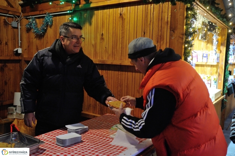 Ingyenes a lapcsánka 20161208 - fotó Szarka Lajos