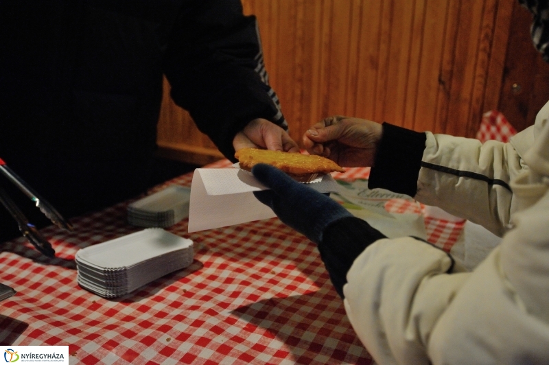 Ingyenes a lapcsánka 20161208 - fotó Szarka Lajos