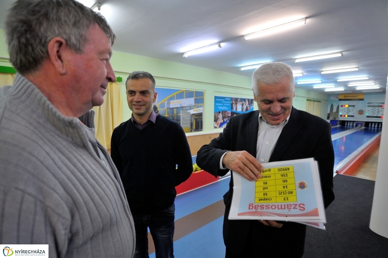 Új tekepálya a stadionban - fotó Szarka Lajos