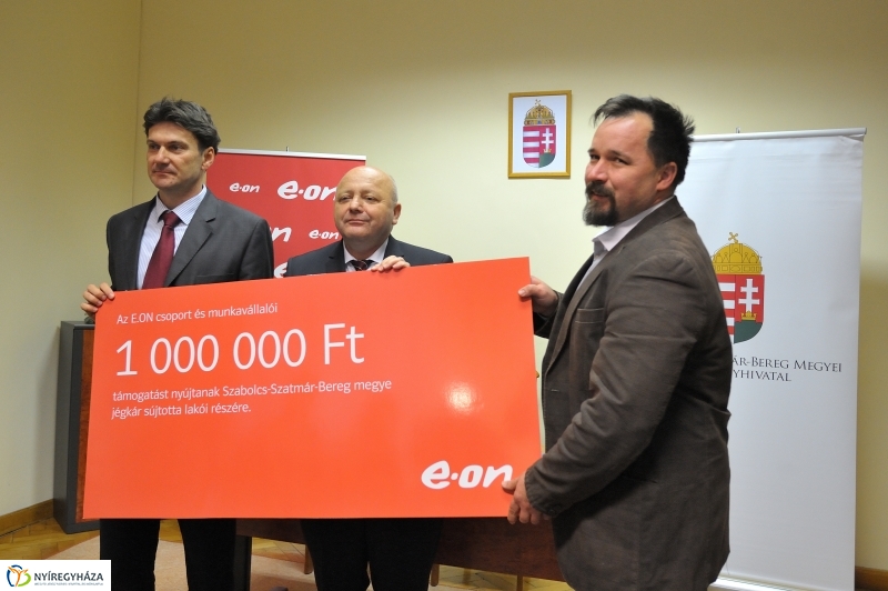 Eon adomány Rozsály községnek - fotó Szarka Lajos