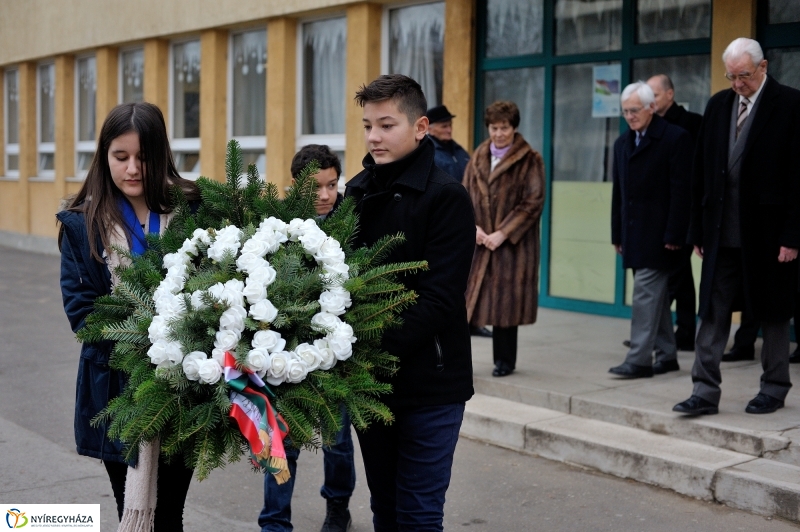 Ünnepség az Apáczai iskolában - fotó Szarka Lajos