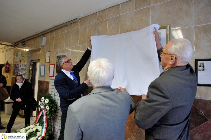 Ünnepség az Apáczai iskolában - fotó Szarka Lajos