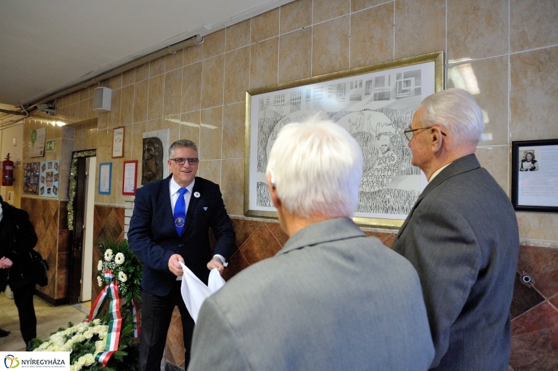 Ünnepség az Apáczai iskolában - fotó Szarka Lajos