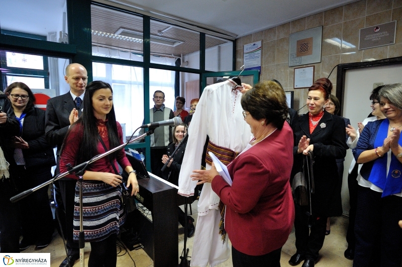 Ünnepség az Apáczai iskolában - fotó Szarka Lajos