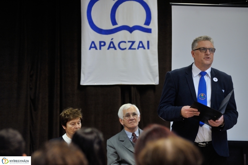 Ünnepség az Apáczai iskolában - fotó Szarka Lajos