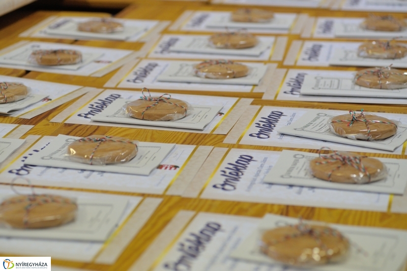 Ünnepség az Apáczai iskolában - fotó Szarka Lajos