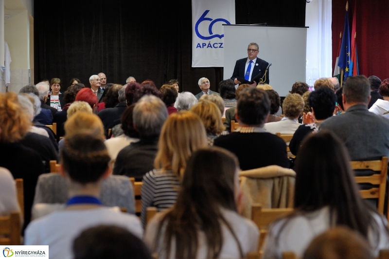 Ünnepség az Apáczai iskolában - fotó Szarka Lajos