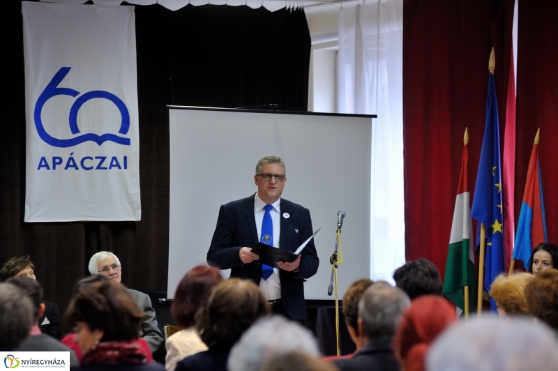 Ünnepség az Apáczai iskolában - fotó Szarka Lajos