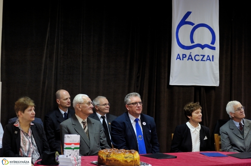 Ünnepség az Apáczai iskolában - fotó Szarka Lajos