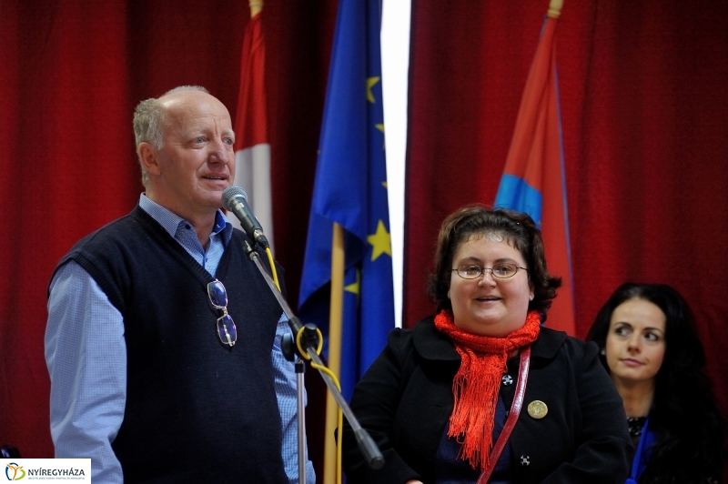 Ünnepség az Apáczai iskolában - fotó Szarka Lajos