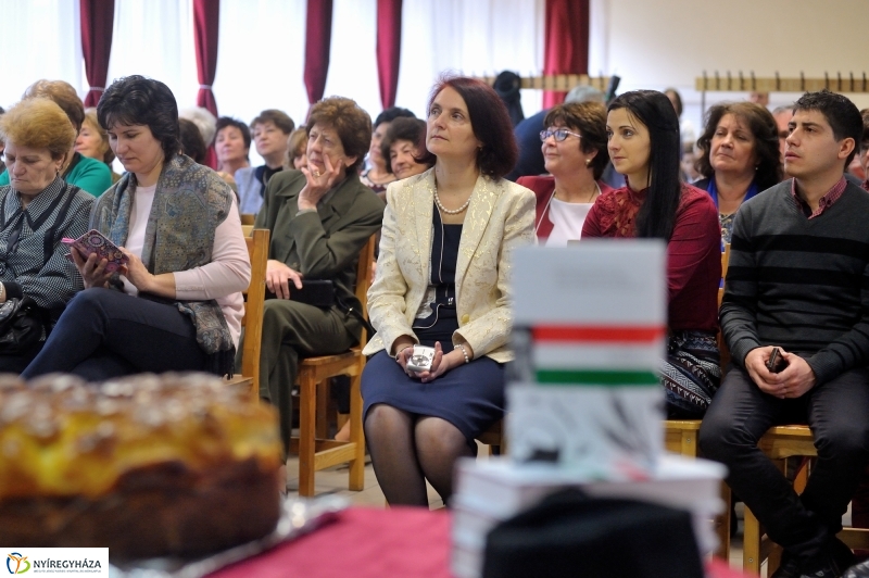 Ünnepség az Apáczai iskolában - fotó Szarka Lajos