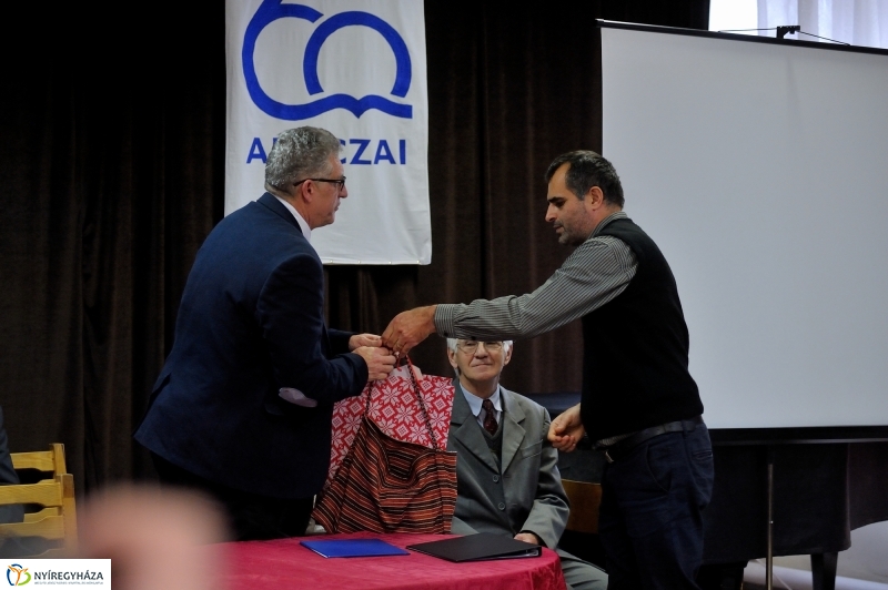 Ünnepség az Apáczai iskolában - fotó Szarka Lajos