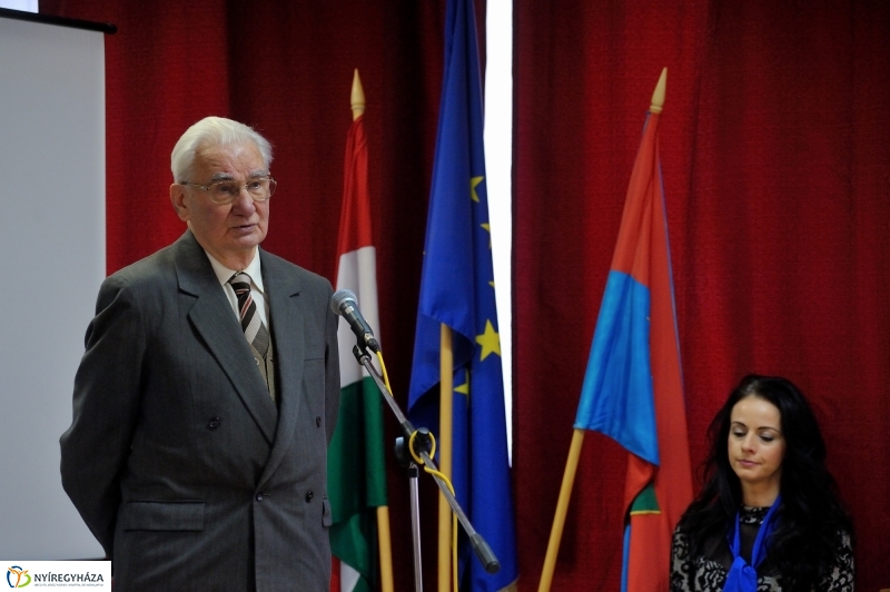 Ünnepség az Apáczai iskolában - fotó Szarka Lajos