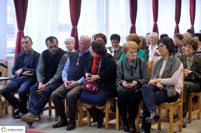 Ünnepség az Apáczai iskolában - fotó Szarka Lajos