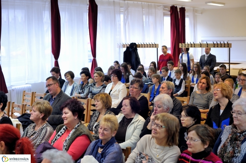 Ünnepség az Apáczai iskolában - fotó Szarka Lajos