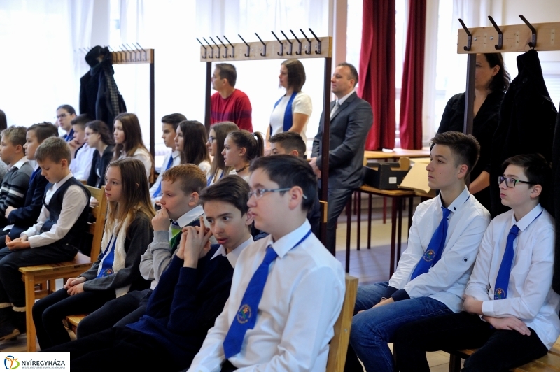 Ünnepség az Apáczai iskolában - fotó Szarka Lajos