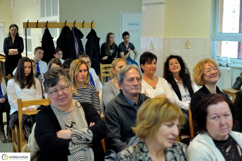 Ünnepség az Apáczai iskolában - fotó Szarka Lajos