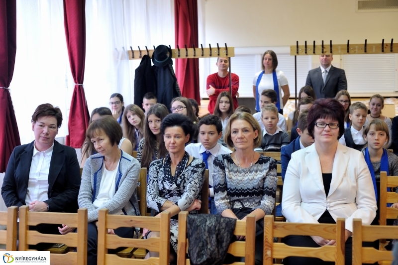 Ünnepség az Apáczai iskolában - fotó Szarka Lajos