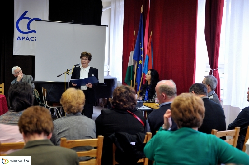 Ünnepség az Apáczai iskolában - fotó Szarka Lajos