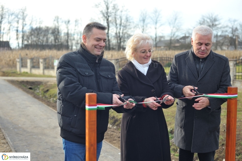 Járda átadás Alsóbadúrban - fotó Szarka Lajos