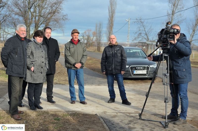 Járda átadás Alsóbadúrban - fotó Szarka Lajos