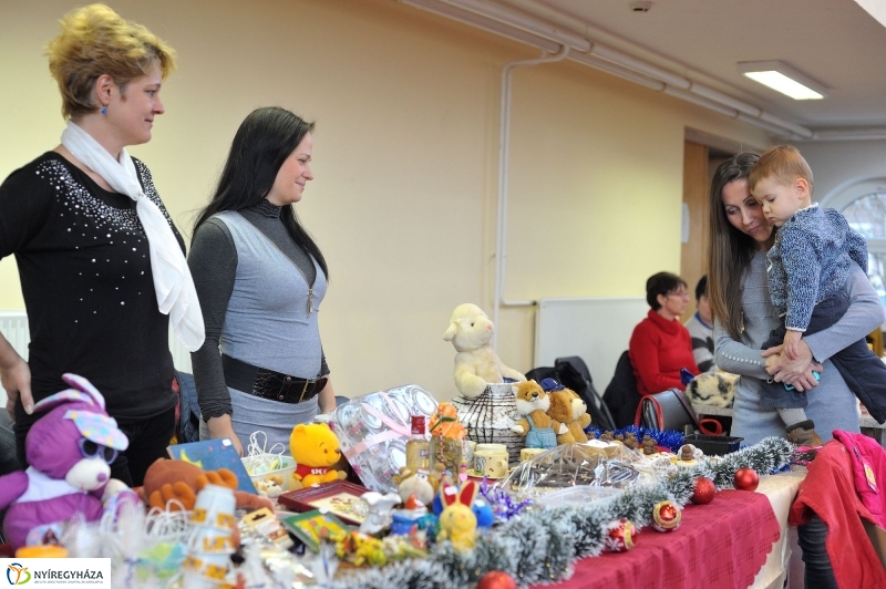 Adventi forgatag a nyírszőlősi iskolában - fotó Szarka Lajos