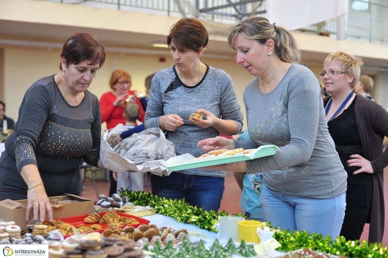 Adventi forgatag a nyírszőlősi iskolában - fotó Szarka Lajos