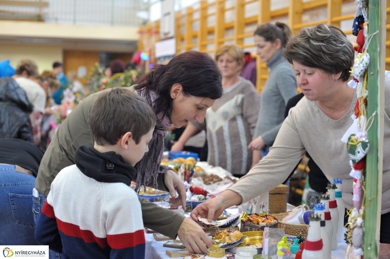 Adventi forgatag a nyírszőlősi iskolában - fotó Szarka Lajos