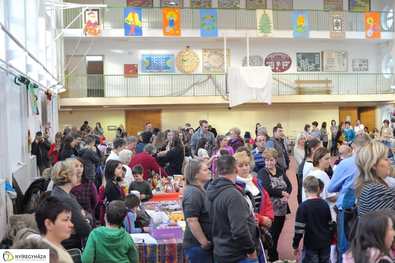 Adventi forgatag a nyírszőlősi iskolában - fotó Szarka Lajos