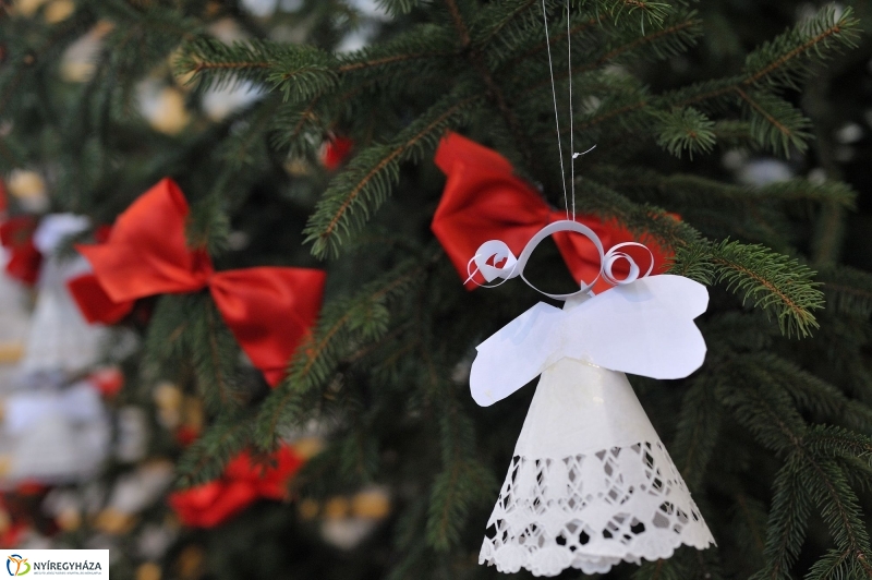 Adventi forgatag a nyírszőlősi iskolában - fotó Szarka Lajos