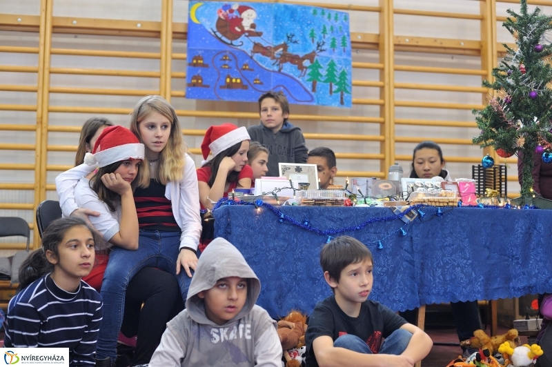 Adventi forgatag a nyírszőlősi iskolában - fotó Szarka Lajos