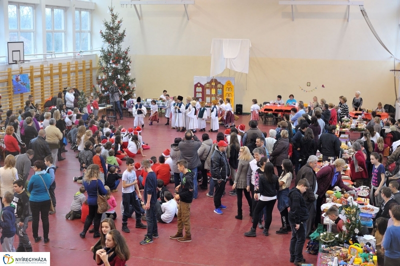 Adventi forgatag a nyírszőlősi iskolában - fotó Szarka Lajos