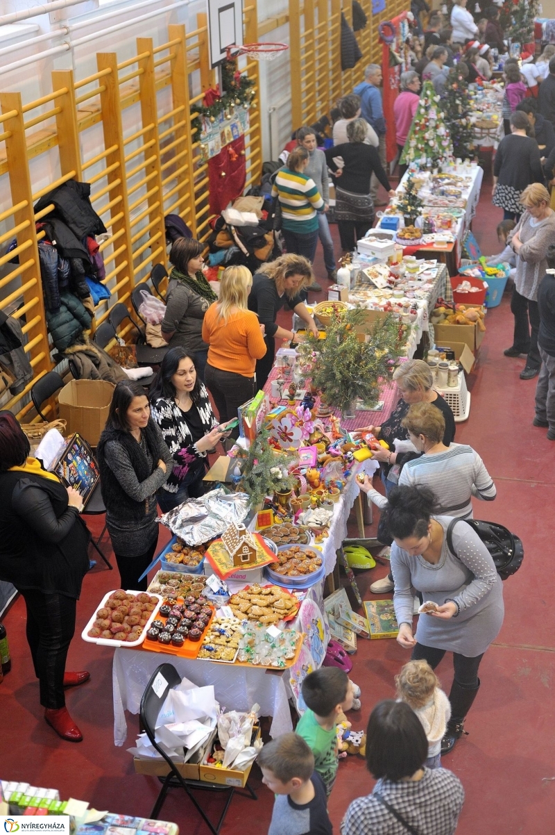 Adventi forgatag a nyírszőlősi iskolában - fotó Szarka Lajos