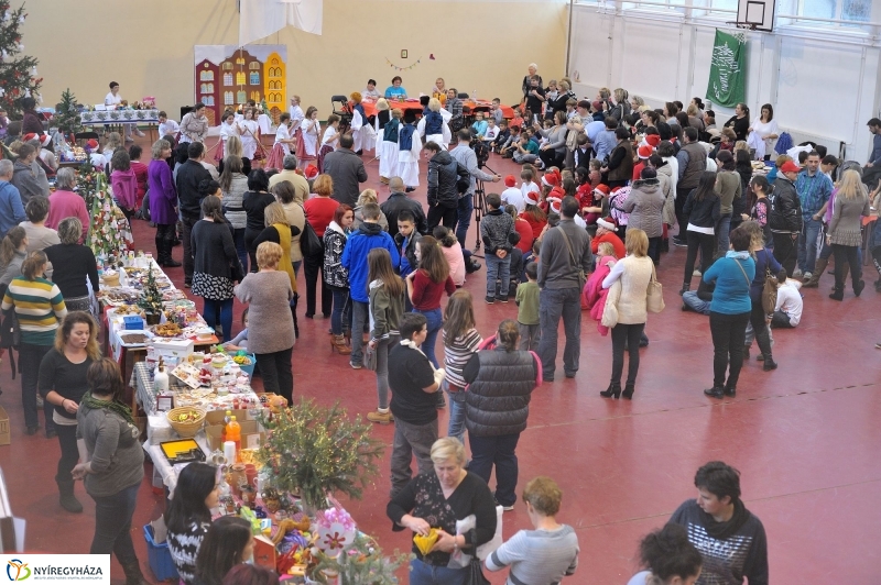 Adventi forgatag a nyírszőlősi iskolában - fotó Szarka Lajos
