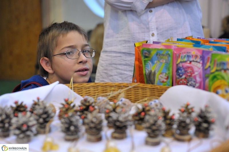 Adventi forgatag a nyírszőlősi iskolában - fotó Szarka Lajos