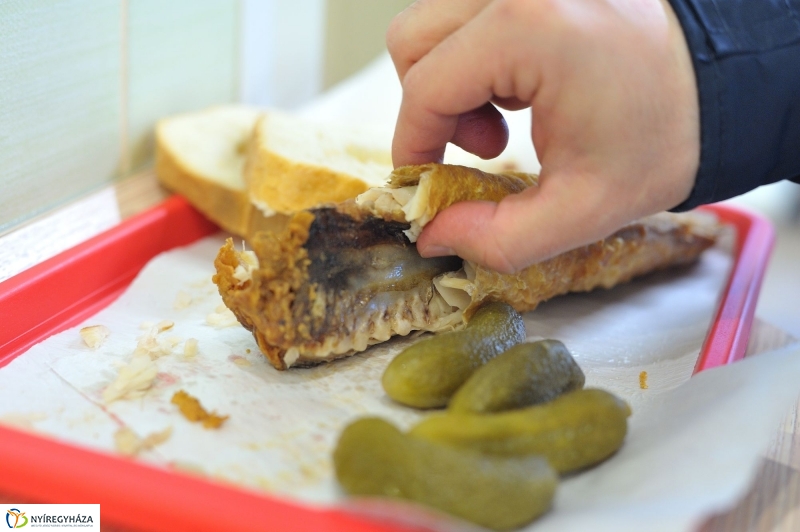 Karácsonyvárás a piacon - fotó Szarka Lajos