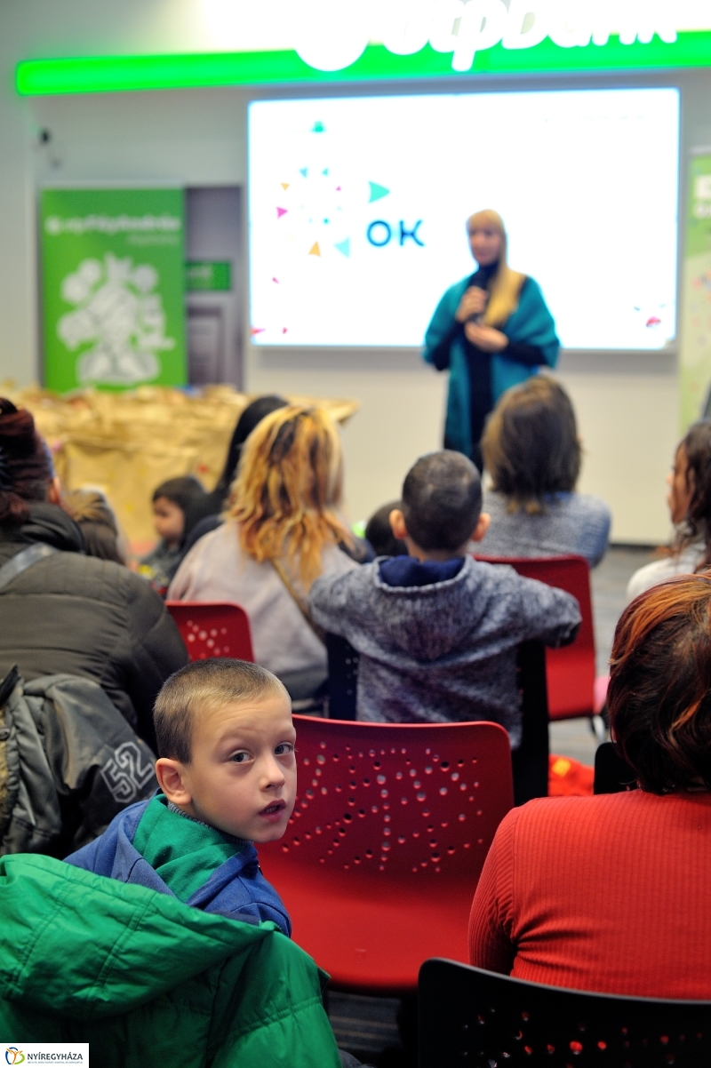 Segítség az OTP-től - fotó Szarka Lajos