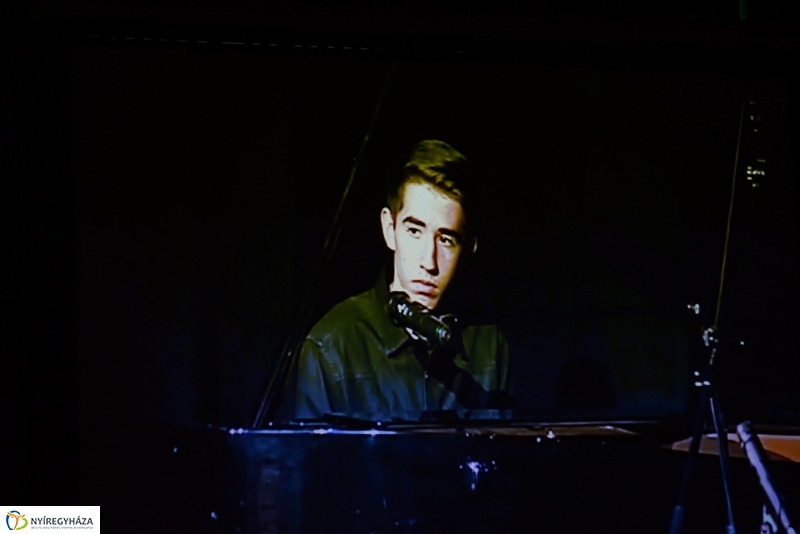 Like 2 döntő a VMKK színpadán