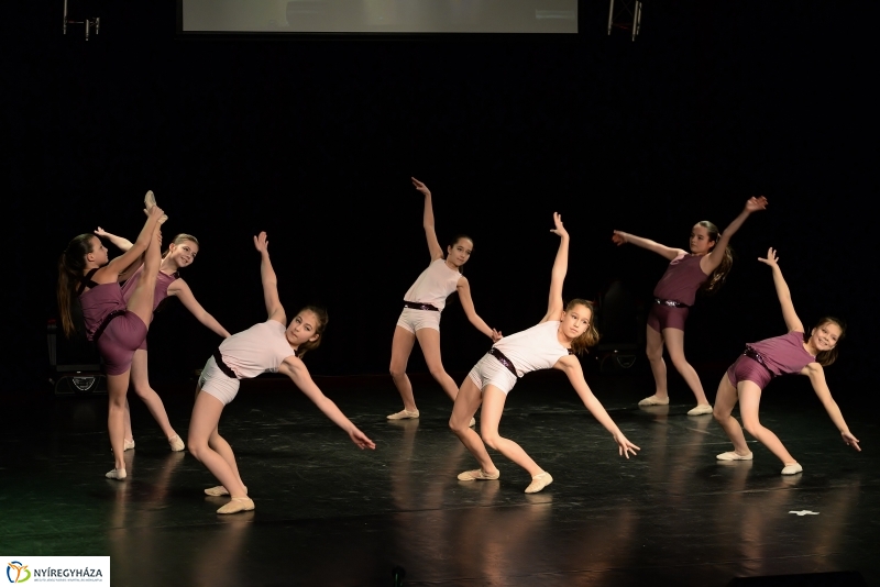 Like 2 döntő a VMKK színpadán