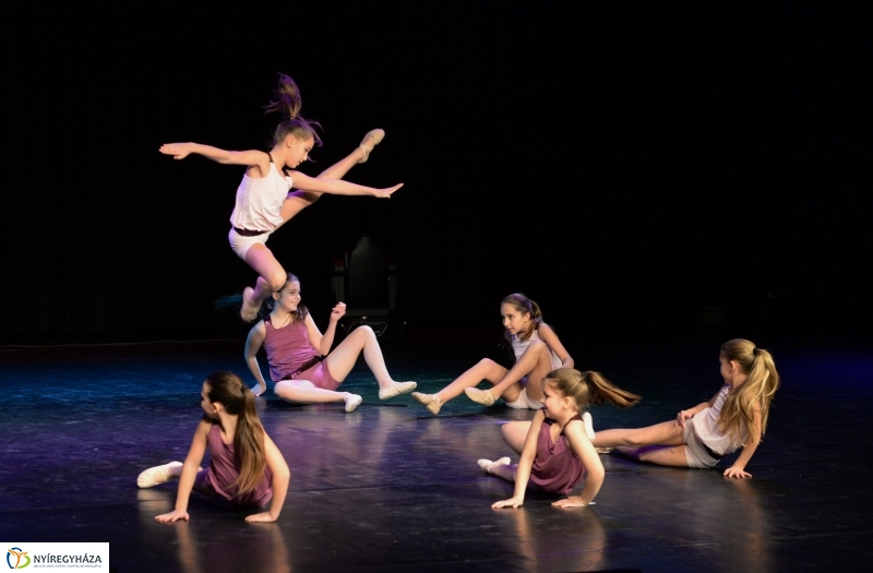 Like 2 döntő a VMKK színpadán