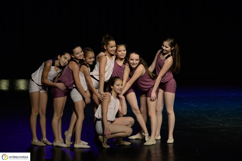 Like 2 döntő a VMKK színpadán