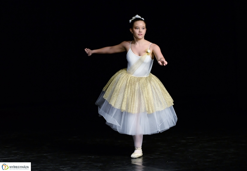 Like 2 döntő a VMKK színpadán