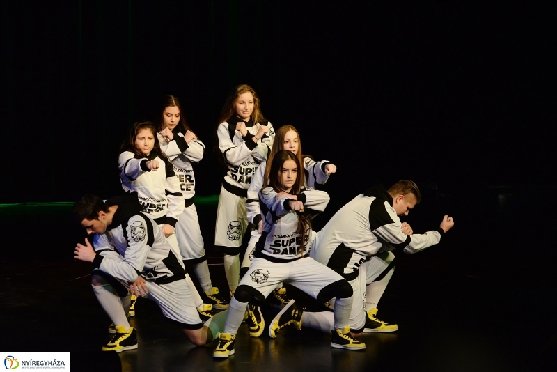 Like 2 döntő a VMKK színpadán