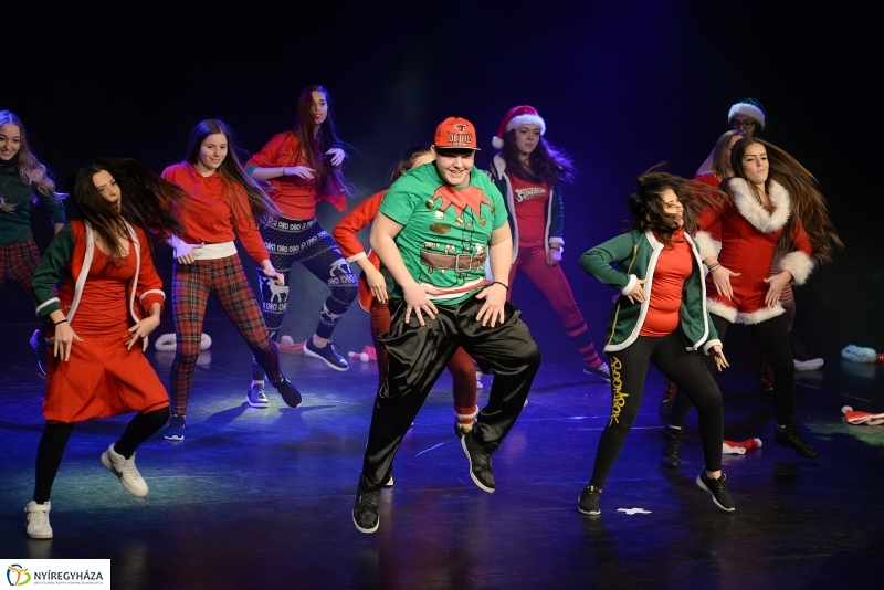 Like 2 döntő a VMKK színpadán