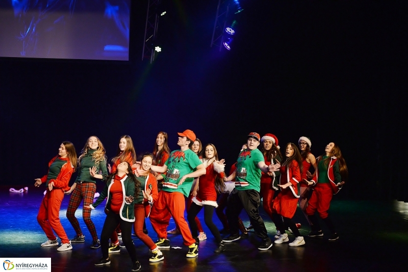 Like 2 döntő a VMKK színpadán